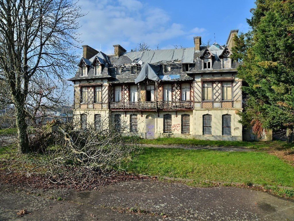 Abandoned castle in Rennes