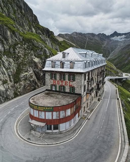 Verlassenes Hotel in der Schweiz, das in einem James-Bond-Film genutzt wurde