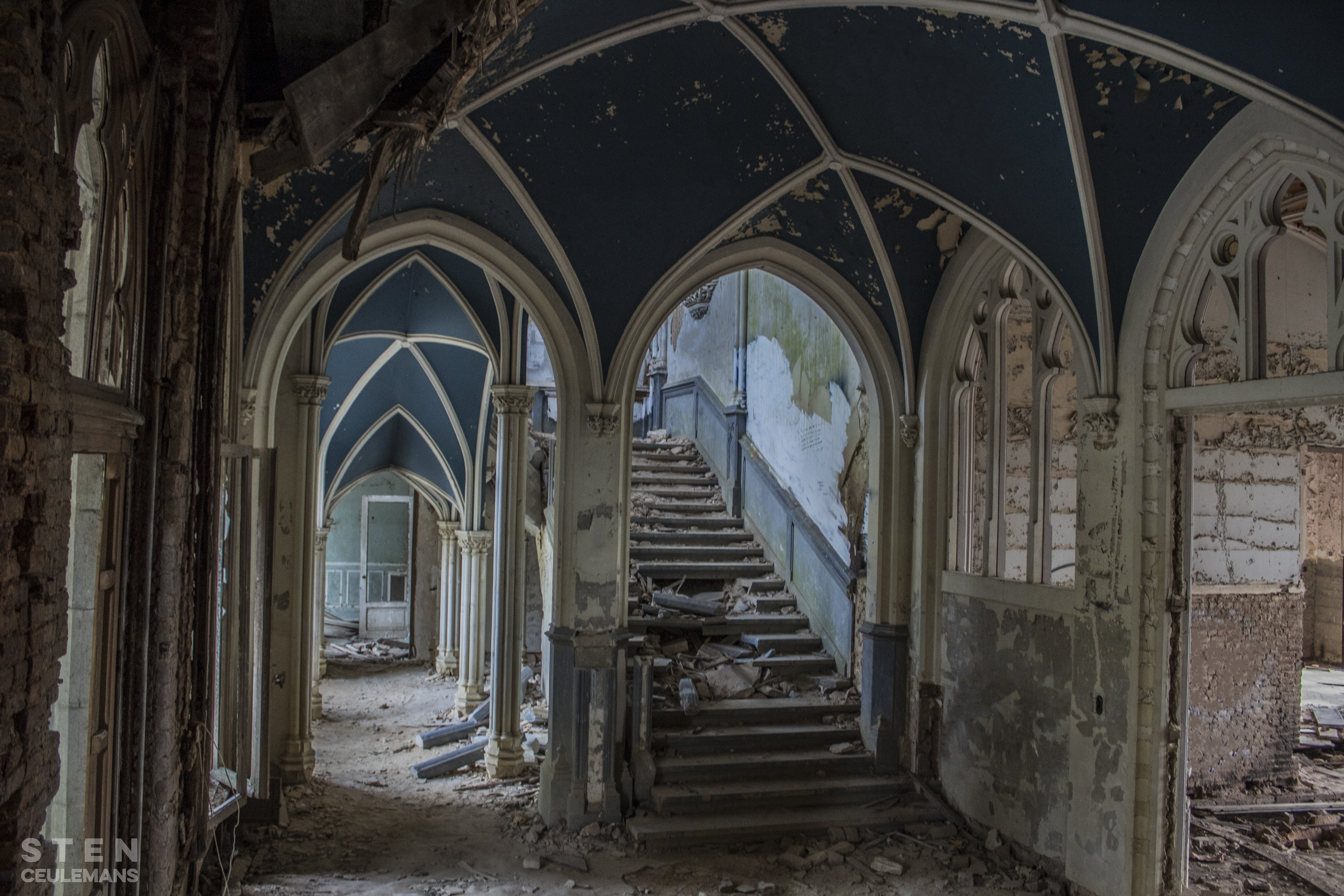 Central staircase of Miranda Castle before demolition