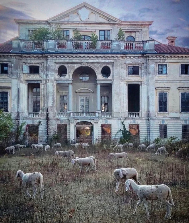 Verlassenes Herrenhaus in Italien